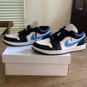 Jordan 1 black University blue-white